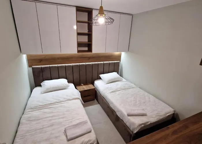For 6 Person With Garden Appartement Golem (Tirana)
